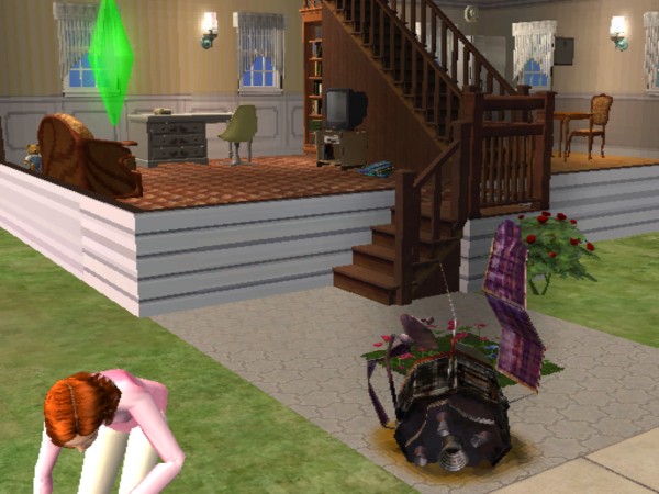 Играла семьёй мама и дочка мамаша смотрела  на небо, потом пришла девчонка тоже смотреть, на небо только улеглась смотреть, как с небо падает это хрень и убивает девочку а, оказывается, смотреть на небо не безопасно может убить спутник.