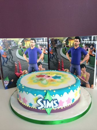 Празднование 14-летия The Sims в EA Studios