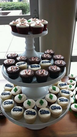 Празднование 14-летия The Sims в EA Studios